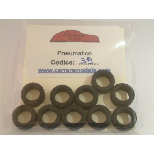 CM-P39 n° 10 Pneumatico in gomma battistrada pirelli puntinato misure DE 14,5 x DI 9,3 x L 6 - scala 1:43